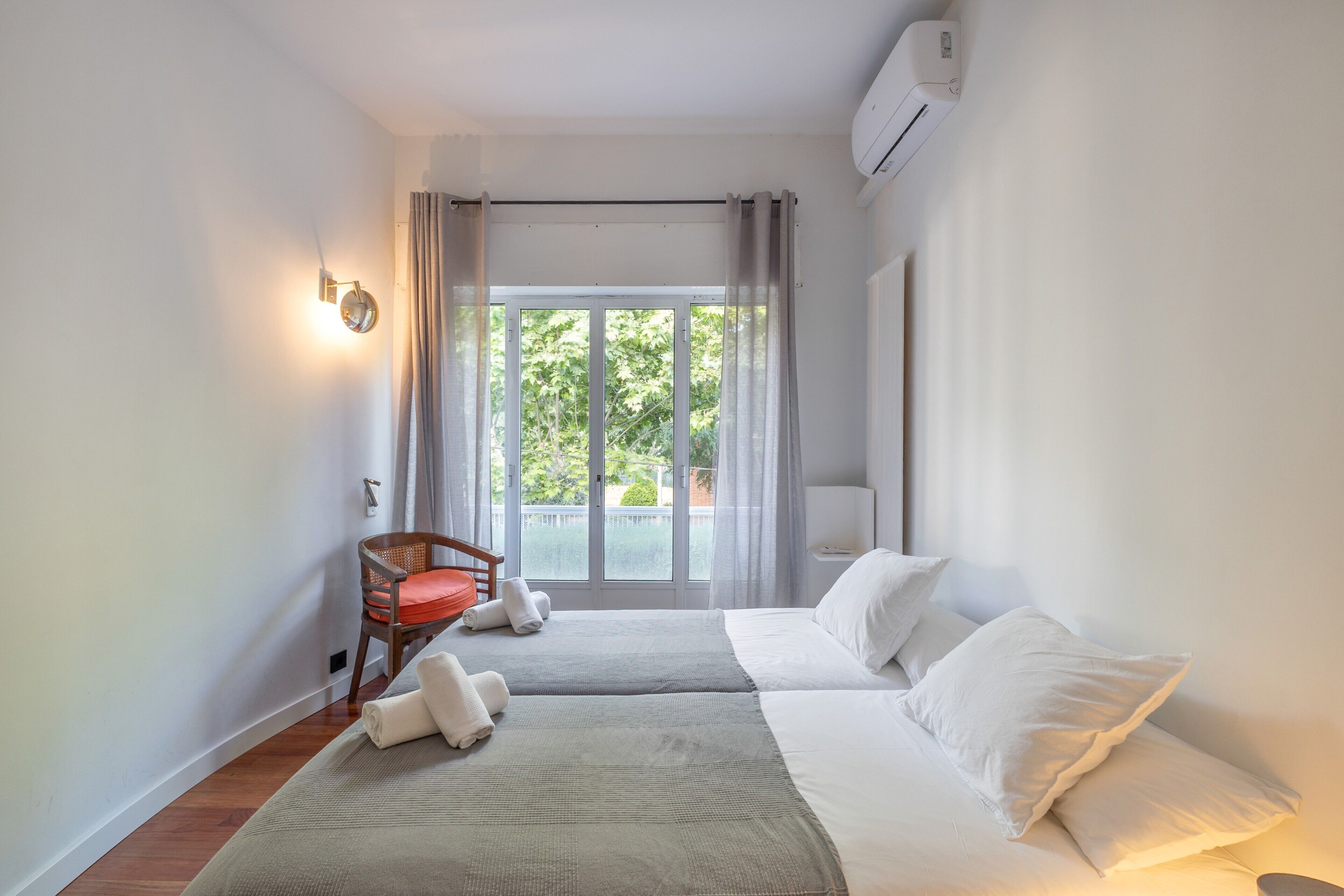 6 slaapkamers, een strijkplank/strijkijzer, gratis wifi, beddengoed