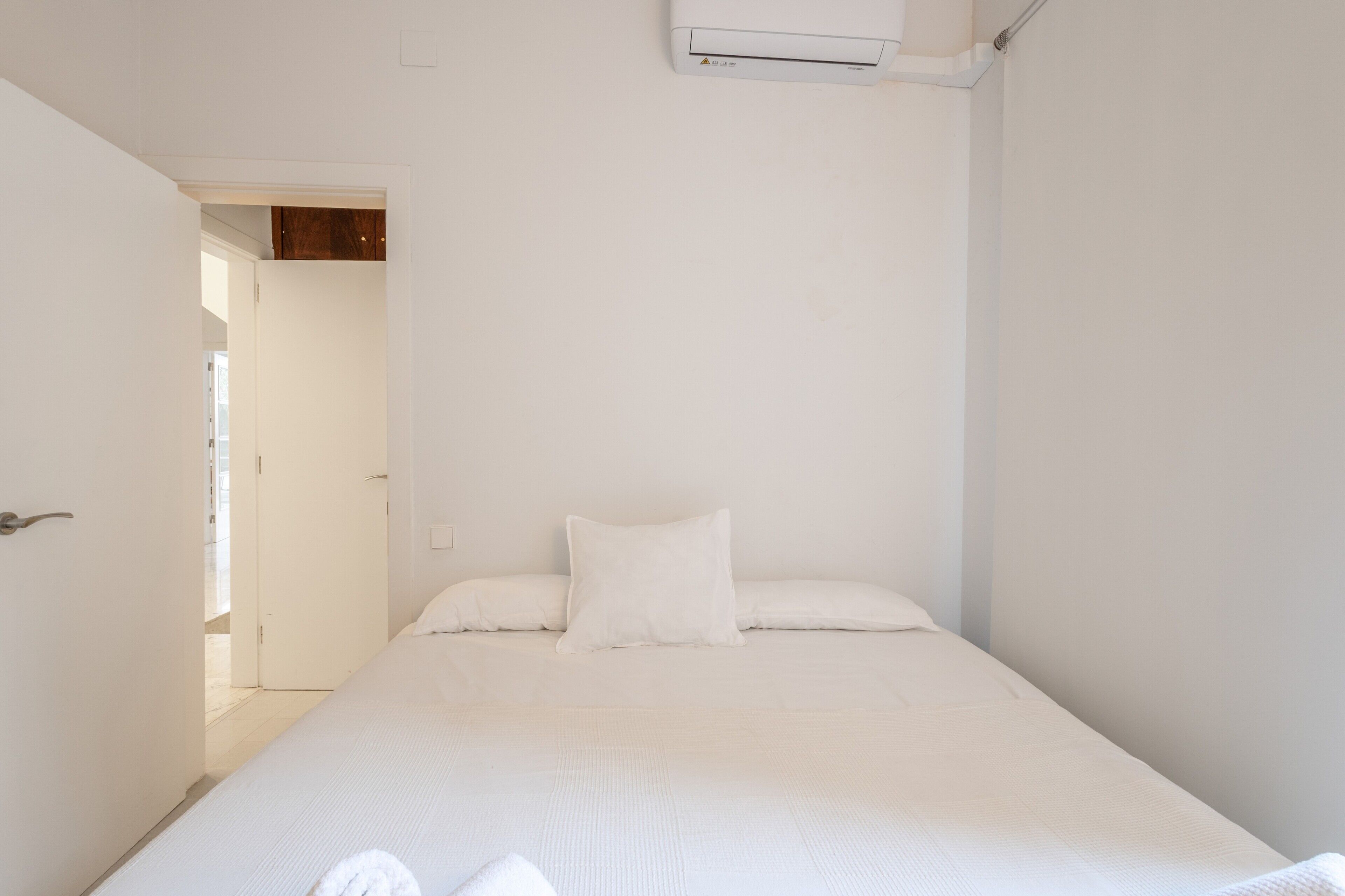 6 dormitorios, tabla de planchar con plancha, wifi gratis y ropa de cama