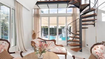 TV, fireplace, stereo