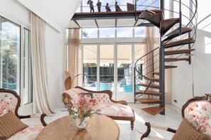 TV, fireplace, stereo