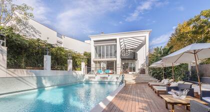 Villa 'Cela' with Sea Views, Wi-Fi and Air Conditioning