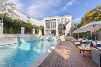 Villa 'Cela' with Sea Views, Wi-Fi and Air Conditioning