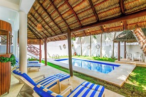 Outdoor pool - Serene Stay Pool Spa Tub and Bikes (Puerto Morelos)