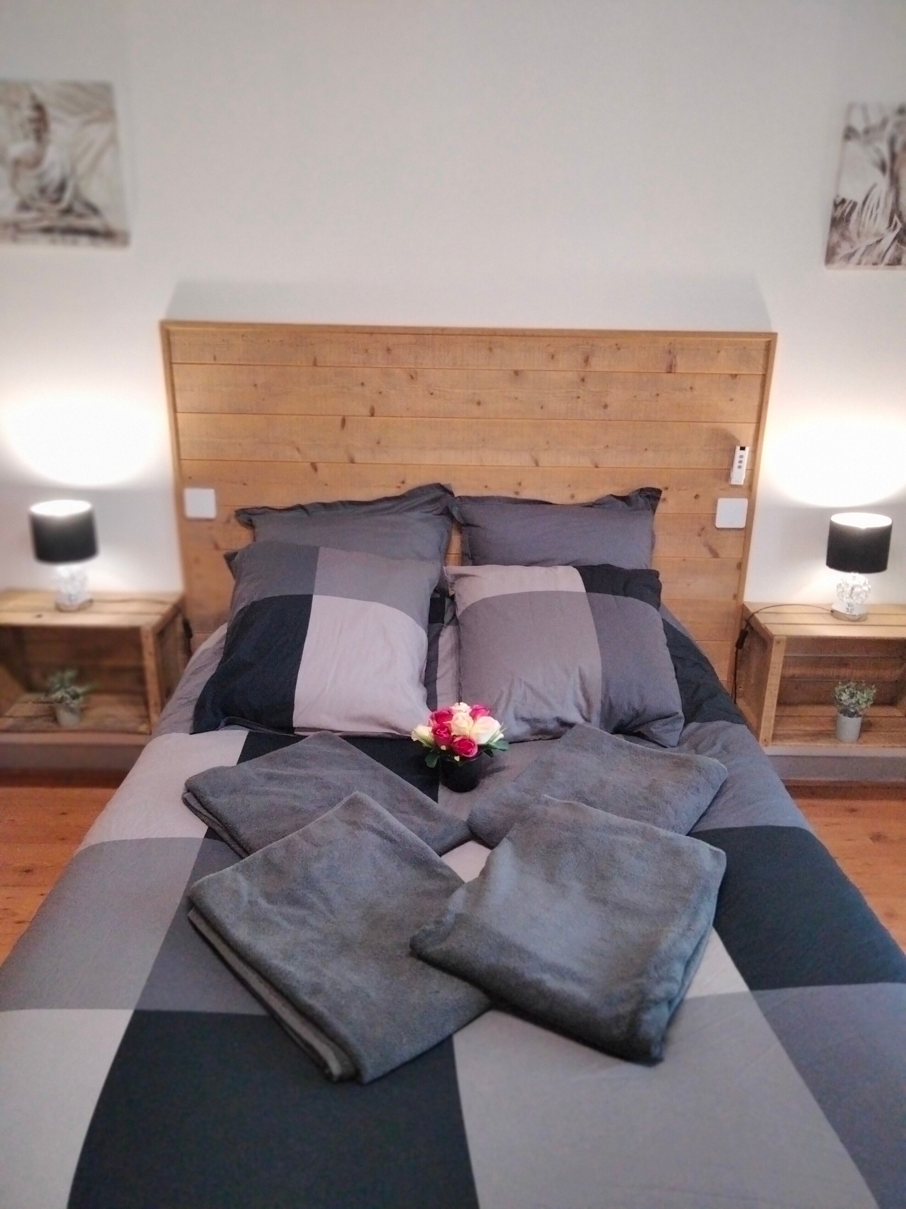 1 habitación, tabla de planchar con plancha, wifi gratis y ropa de cama 