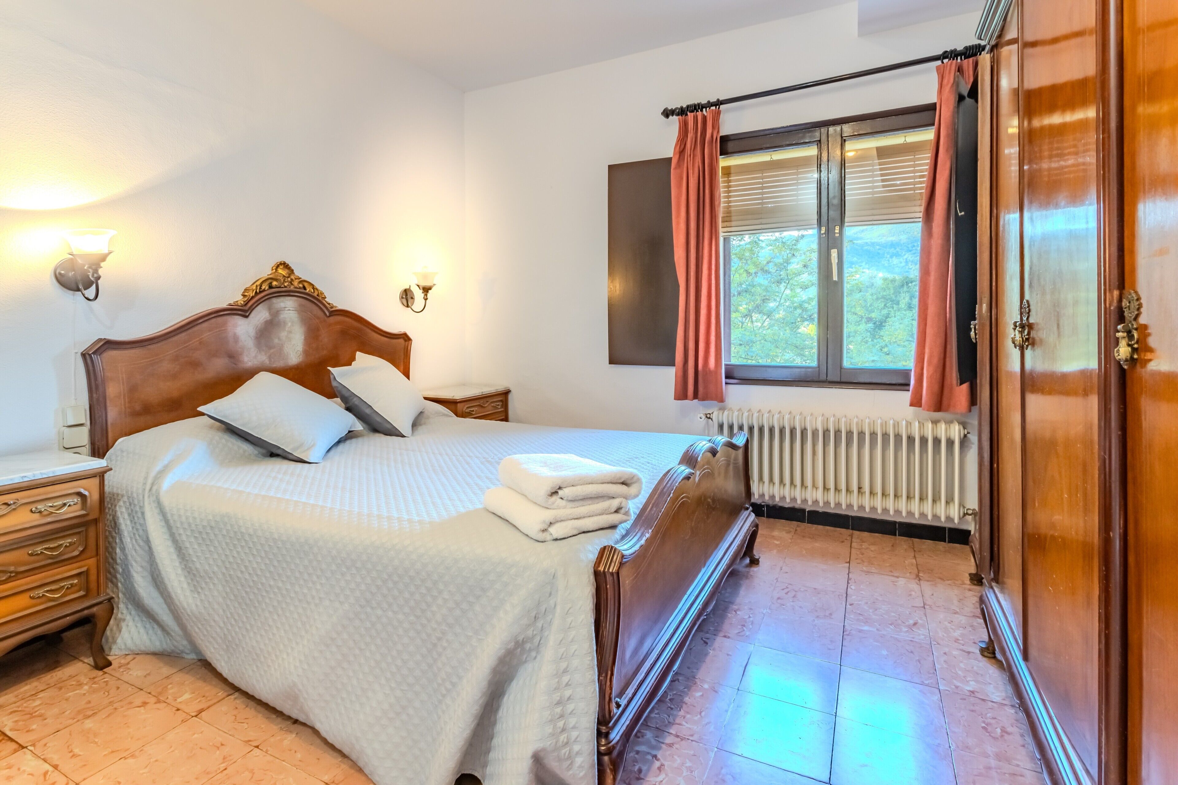 8 bedrooms, iron/ironing board, free WiFi, bed sheets