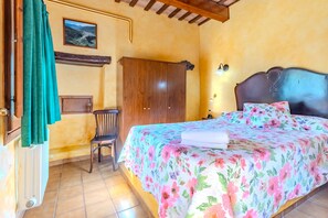 8 chambres, fer et planche à repasser, Wi-Fi gratuit, draps fournis