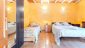 8 bedrooms, iron/ironing board, free WiFi, bed sheets