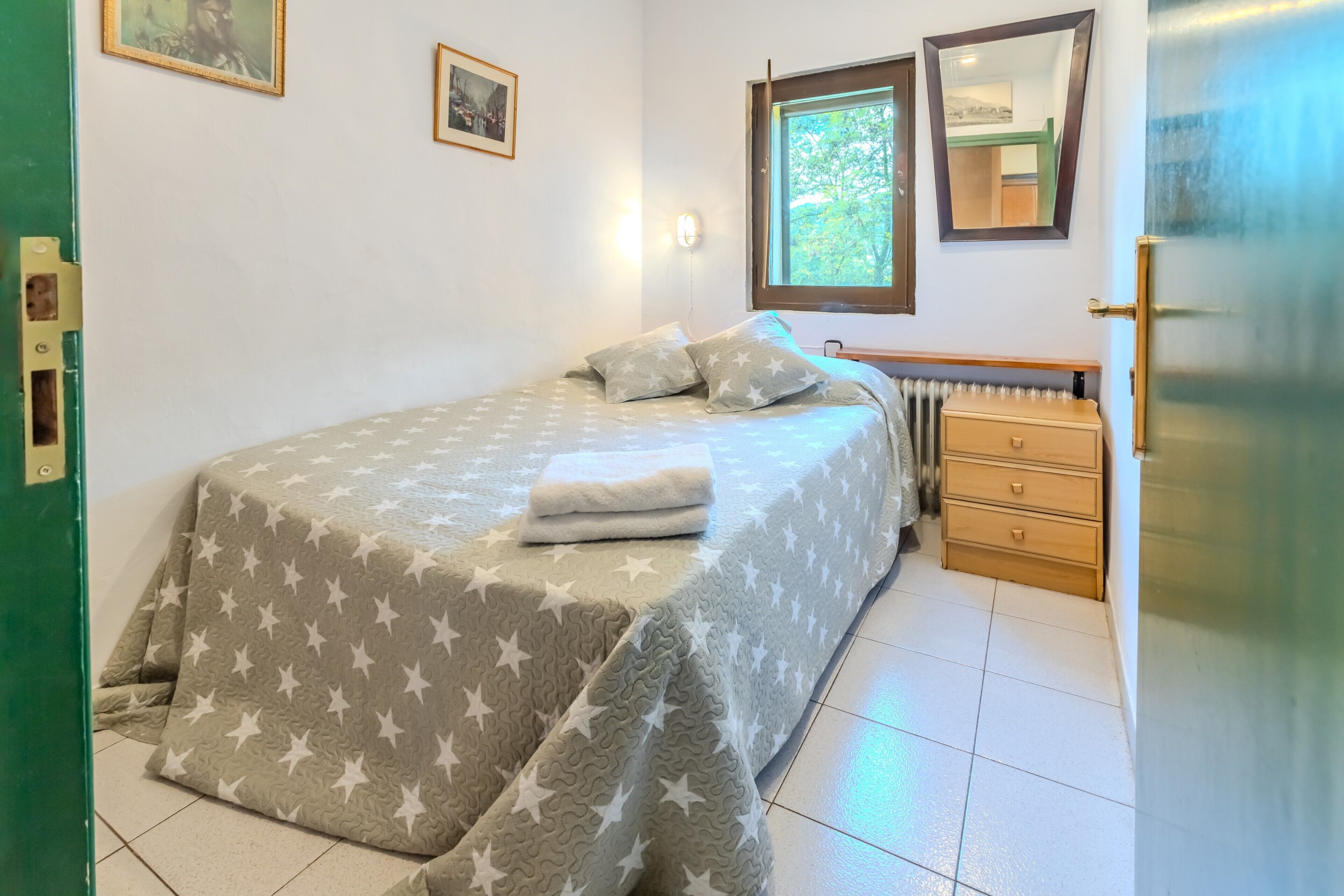 8 bedrooms, iron/ironing board, free WiFi, bed sheets