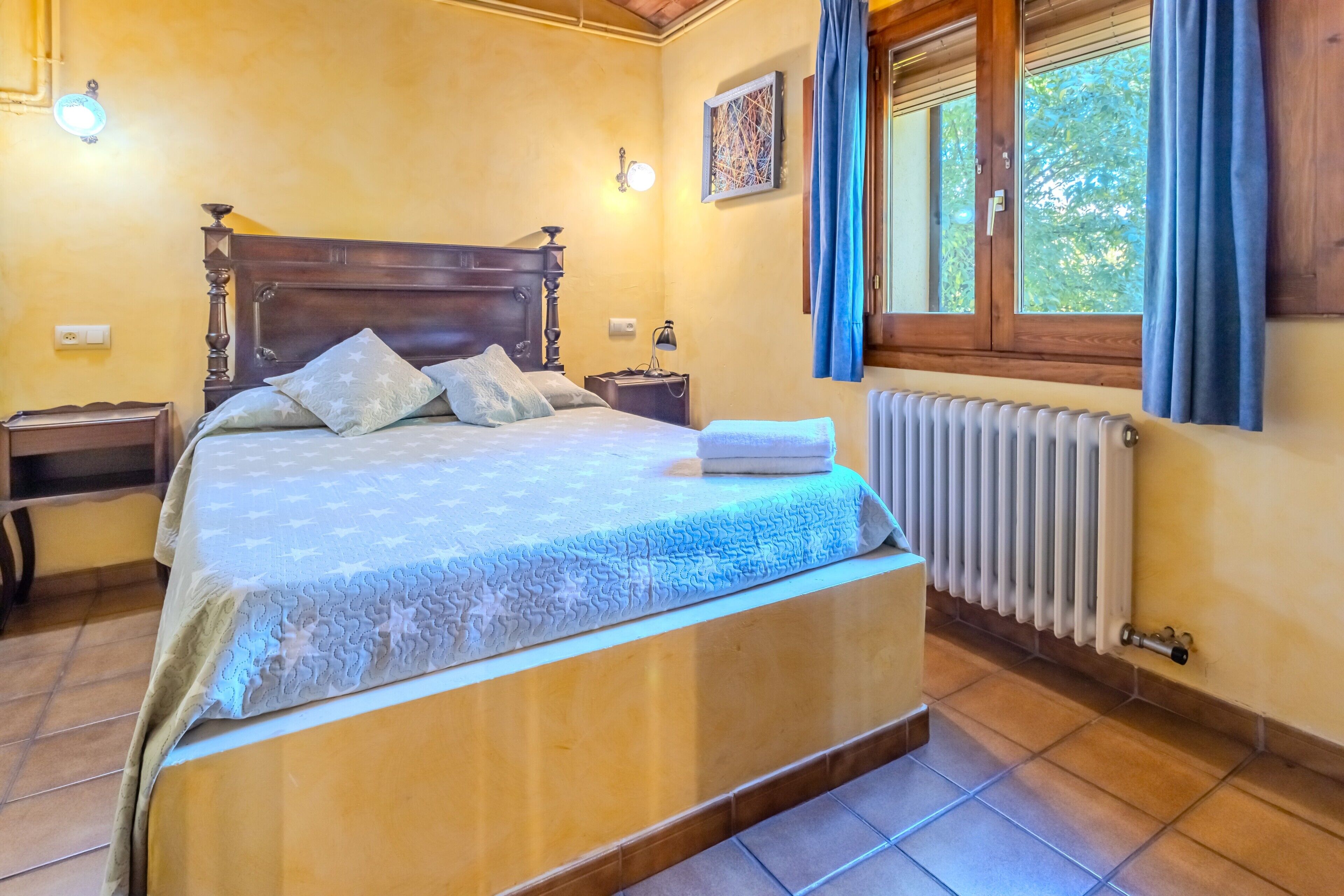 8 bedrooms, iron/ironing board, free WiFi, bed sheets