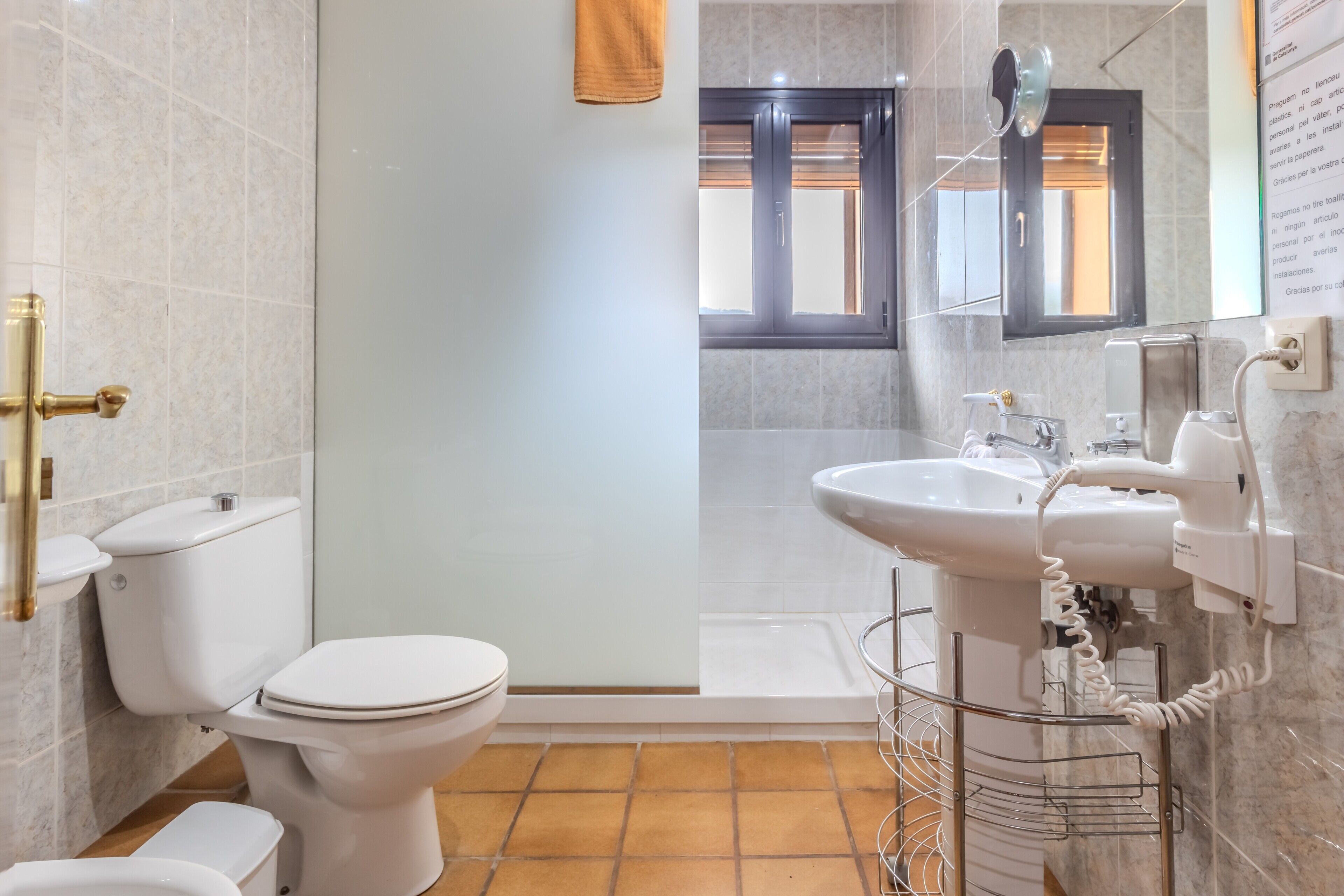 Shower, free toiletries, hair dryer, towels