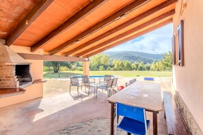 Outdoor dining - Country House 'Can Mestrehumà' with Private Pool, Private Terrace and Private Garden (La Vall D' en Bas)