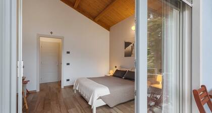 Zimmer 'Rosa' mit Bergblick, privater Terrasse und Wi-Fi