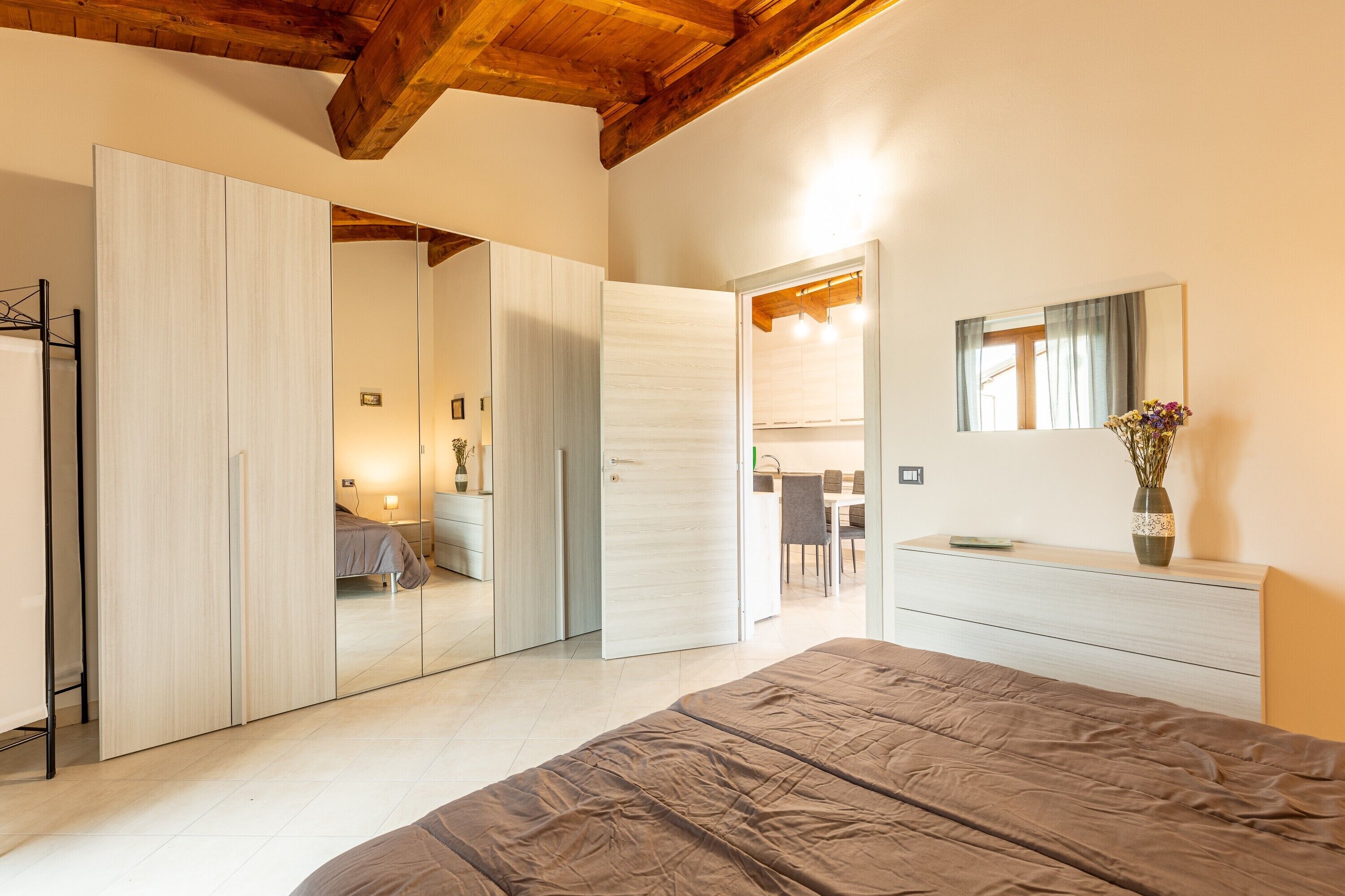 1 多间卧室、熨斗/熨衣板、WiFi、床单