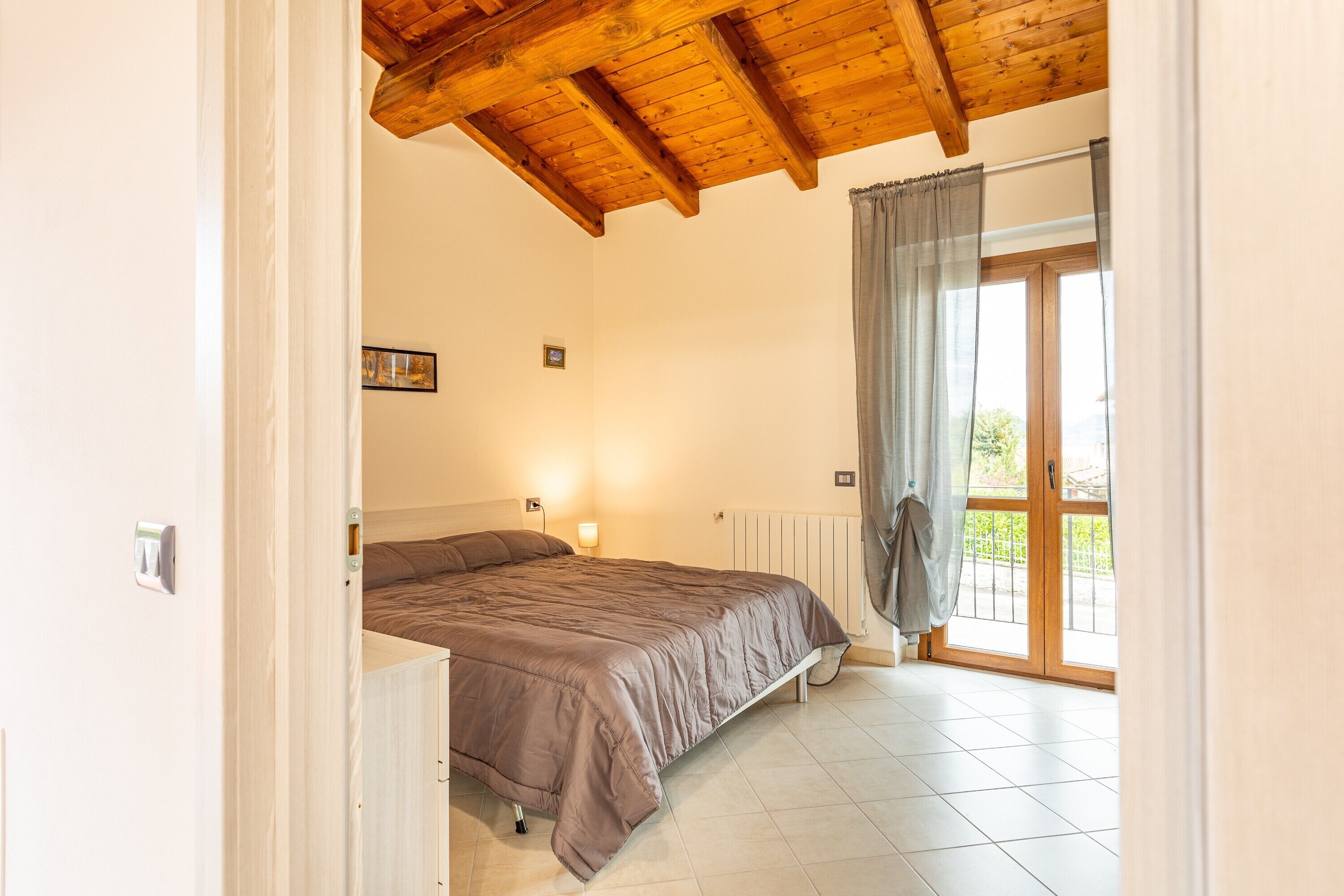 1 多间卧室、熨斗/熨衣板、WiFi、床单