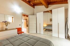 1 slaapkamer, een strijkplank/strijkijzer, wifi, beddengoed