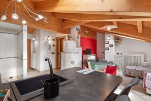 Dining - Casa Daniele-Livia Apartment with Mountain View, Balcony & Wi-Fi (Livigno)