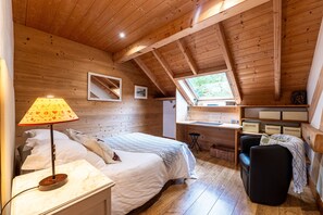 3 makuuhuonetta, silitysrauta/-lauta, ilmainen Wi-Fi, vuodevaatteet