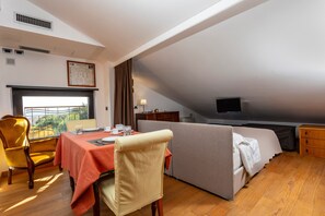 1 bedroom, desk, free WiFi, bed sheets