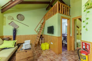 TV - Apartment 'Siesta Y Brisca' with Mountain View, Terrace and Balcony (Manjabálago)