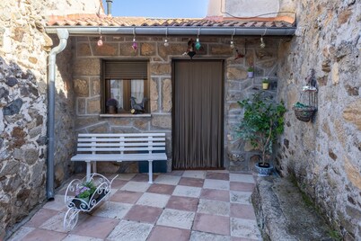 Siesta y Brisca Country House in Ávila with Mountain Views, Terrace and Balcony