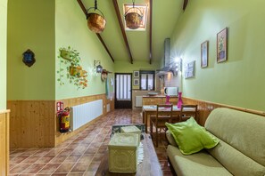 TV - Apartment 'Siesta Y Brisca' with Mountain View, Terrace and Balcony (Manjabálago)