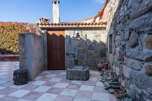 Exterior detail - Apartment 'Siesta Y Brisca' with Mountain View, Terrace and Balcony (Manjabálago)