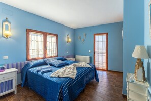 4 bedrooms, iron/ironing board, bed sheets - Country House 'Casa Siesta Y Brisca' with Mountain View, Private Terrace and Balcony (Manjabálago)