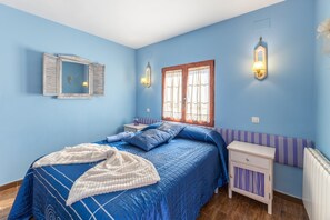 4 habitaciones, tabla de planchar con plancha y ropa de cama 