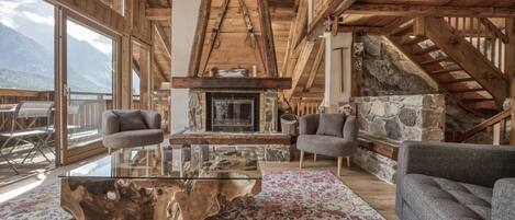 Smart TV, fireplace