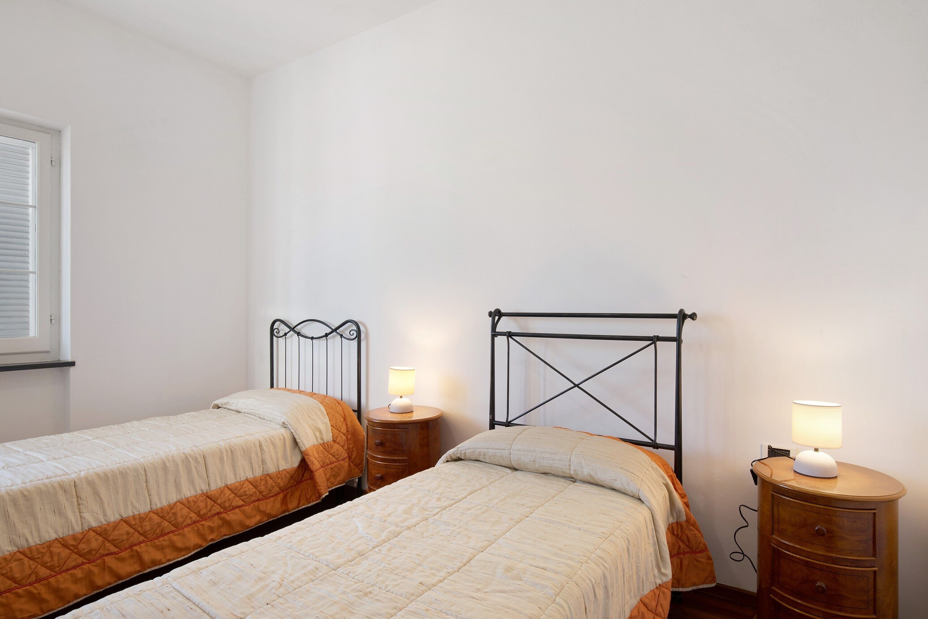 6 dormitorios, tabla de planchar con plancha, wifi gratis y ropa de cama