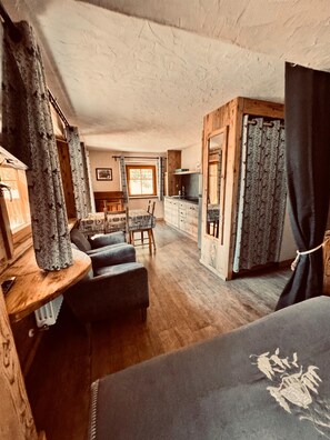 TV - Apartment 'Appartamento 403  Con Sauna Privata' with Wi-Fi (Cogne)