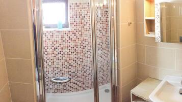 Shower, hair dryer, towels