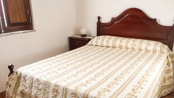 2 chambres, fer et planche Ă repasser, Wi-Fi gratuit, draps fournis