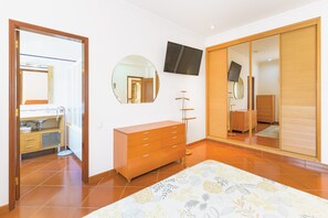 4 camere, ferro/asse da stiro, Wi-Fi gratuito, lenzuola