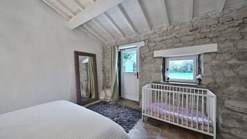 2 slaapkamers, een strijkplank/strijkijzer, gratis wifi, beddengoed