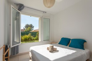 2 bedrooms, iron/ironing board, free WiFi, bed sheets