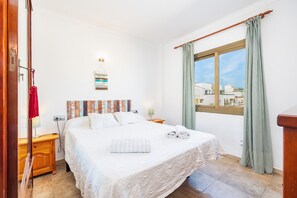 4 Schlafzimmer, Schreibtisch, Bügeleisen/Bügelbrett, kostenloses WLAN