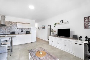Kylskåp, mikrovågsugn, ugn och spishäll