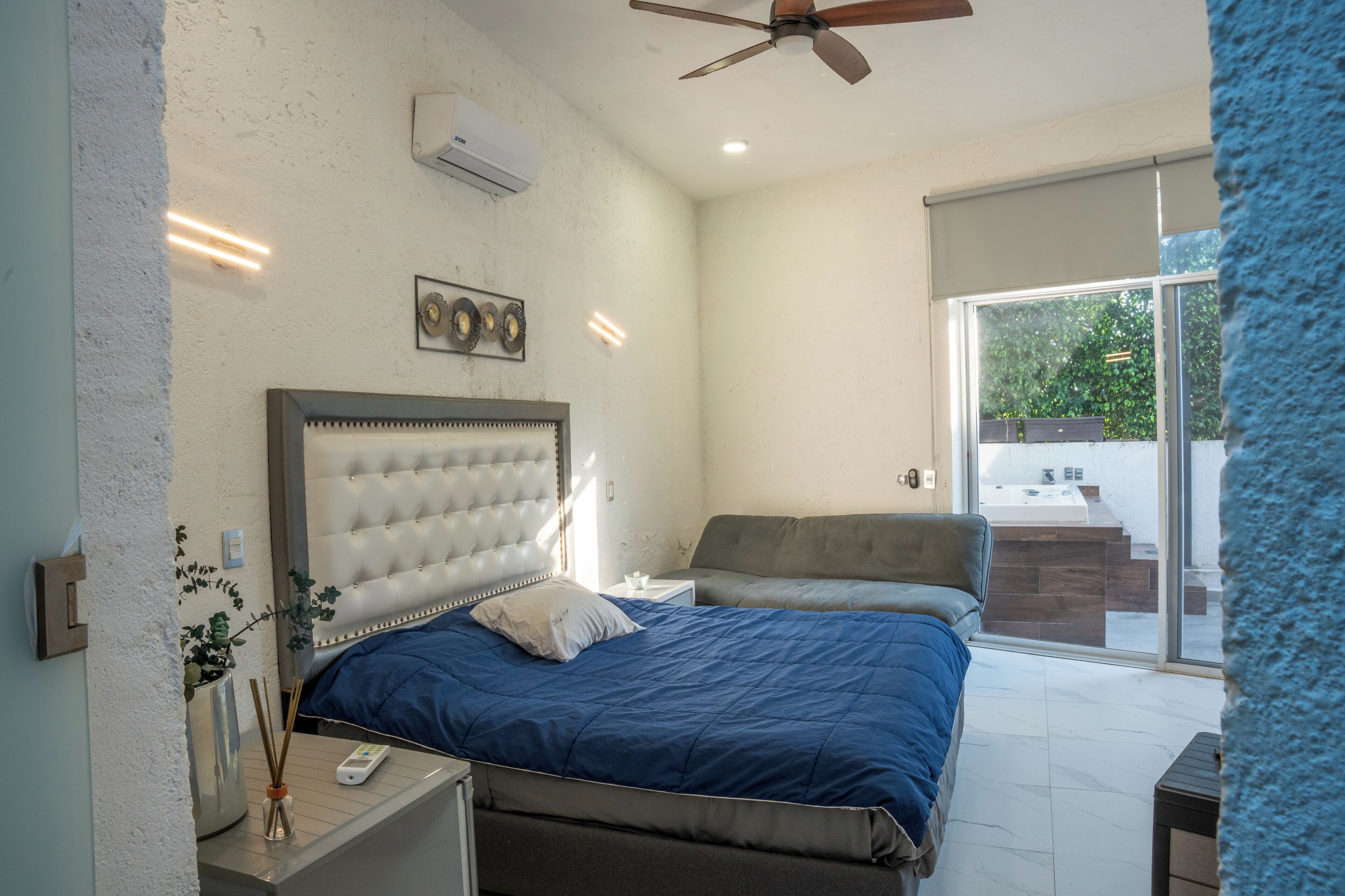 6 bedrooms, iron/ironing board, WiFi, bed sheets