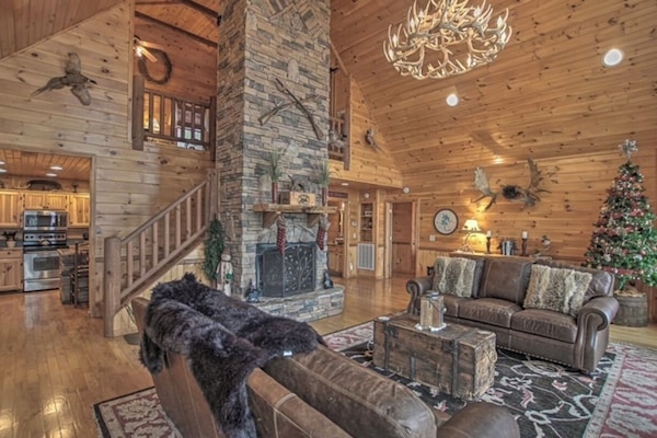 Televisio, takka, pöytäjalkapallopöytä