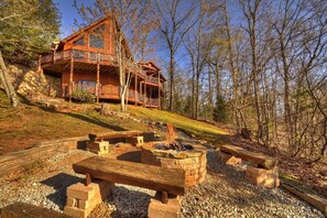 Property grounds - Beautiful 4-bedroom cabin in brilliant Blue Ridge with WiFi, AC (Blue Ridge)