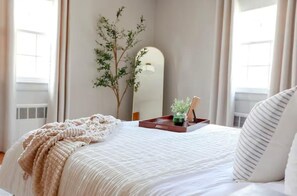 2 habitaciones, tabla de planchar con plancha, wifi y ropa de cama