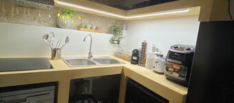 1 Independent Double Rooms with Private Bathroom, Kitchen Washer/Dryer