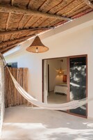 Bangalô, 2 camas de solteiro, banheiro privativo, vista para o jardim | 1 quarto, individualmente decorados, individualmente mobiliados