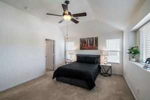 4 bedrooms, desk, travel crib, WiFi