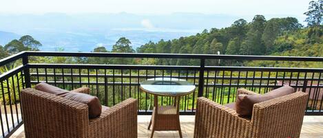 Laptop workspace, free WiFi