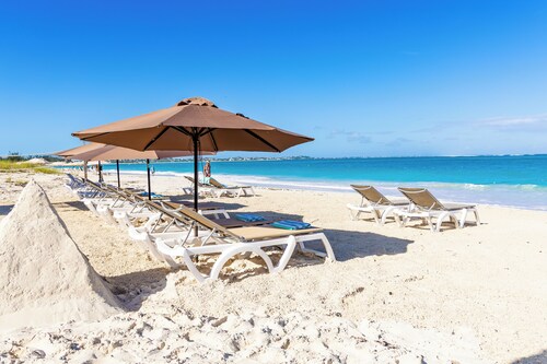 Private Luxury Villa: 3 Beds, Sleeps 6 — Pool, Concierge, & Steps to Grace Bay