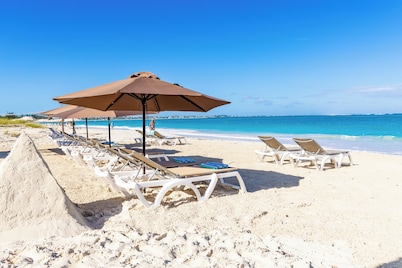 Private Luxury Villa: 3 Beds, Sleeps 6 — Pool, Concierge, & Steps to Grace Bay