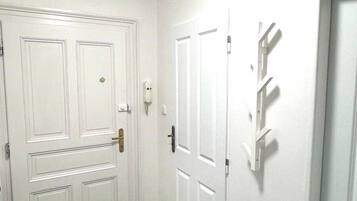 Family Apartment | Laptop workspace, free WiFi