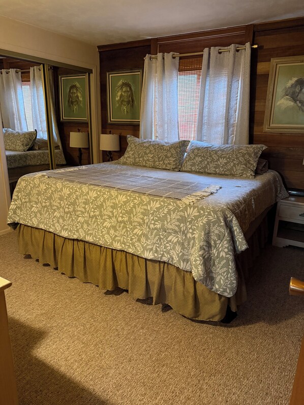 3 bedrooms, iron/ironing board, WiFi, bed sheets